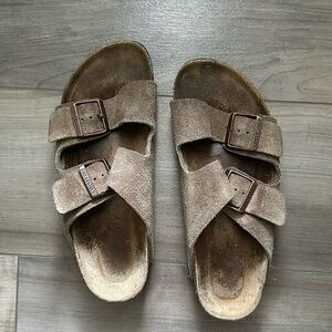 Birkenstock Women’s Arizona Suede Sandals - Taupe